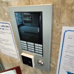 宅配ボックスもついています。特に共働きの家庭や、外出が多いご家庭には便利です。